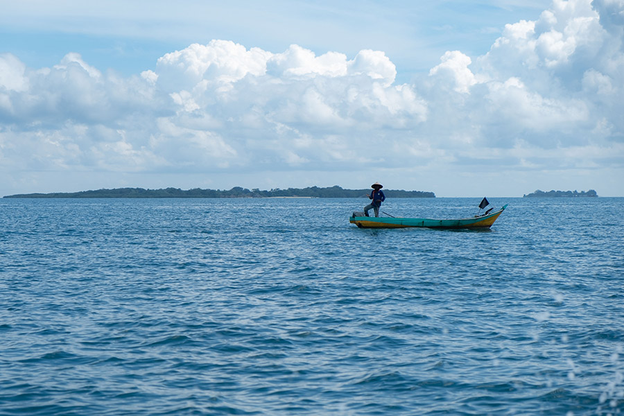 Kehidupan Warga Pulau Sembilan yang Terpencil: Transportasi Bot sebagai Penopang Utama