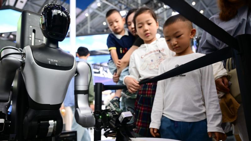 Robot Pembersih Hingga Interaktif Tampil di Hefei 2025