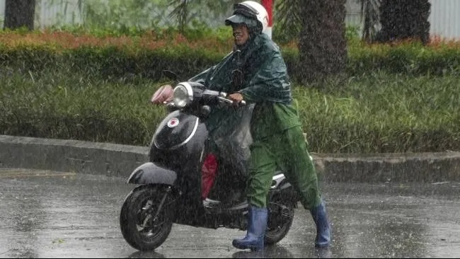 BMKG Ingatkan 10 Provinsi Waspada Hujan Lebat Jumat Ini