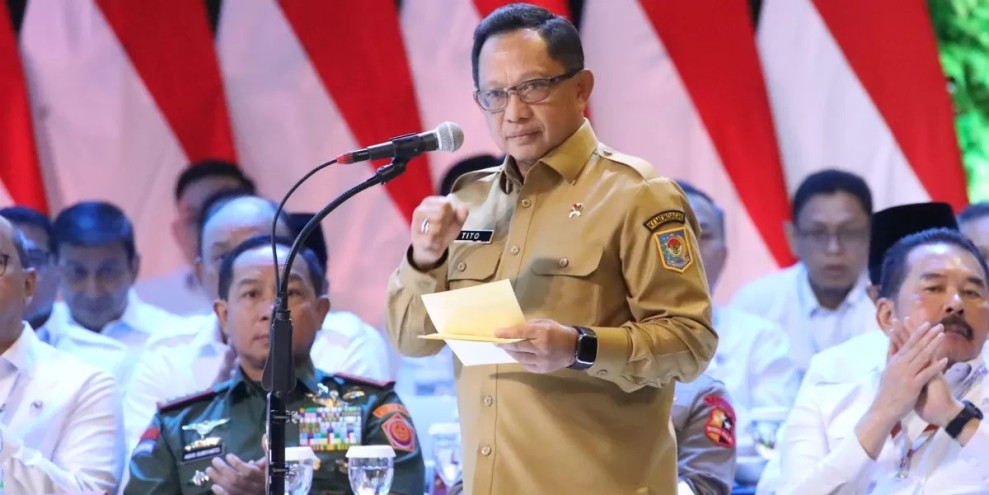 Mendagri Tito Pimpin Yel-yel Kompak Di Hadapan Presiden Prabowo Dan Gibran