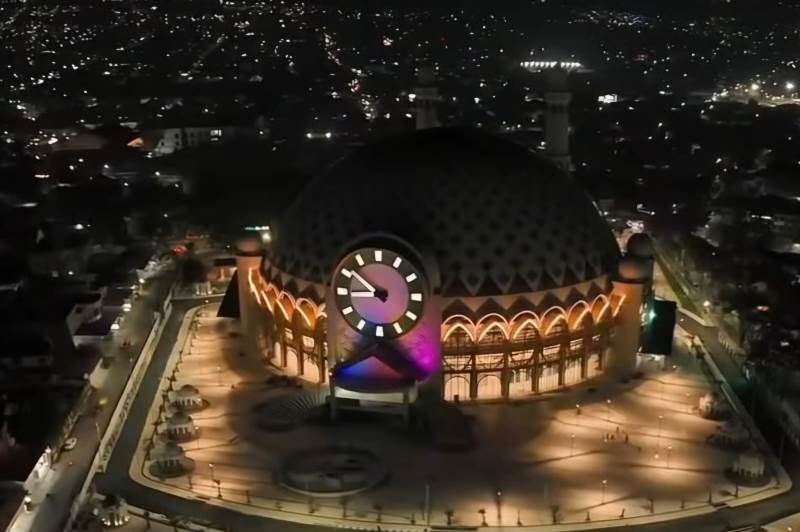 Rekor MURI: PT PP Dirikan Masjid dengan Menara Jam Terbesar