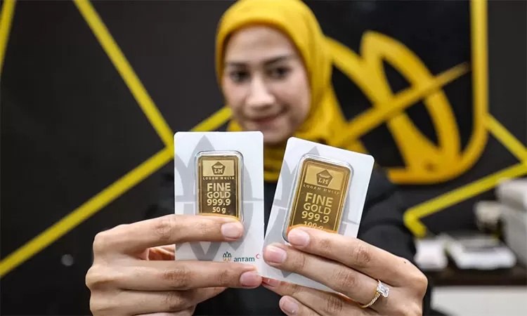 Harga Emas 13 Agustus 2025 Turun untuk Antam, UBS, dan Galeri24