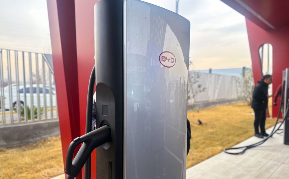 BYD Pamer Charger Megawatt 1.000 kW, Baterai Mobil Listrik Terisi 20–80 Persen dalam Lima Menit