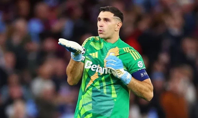 Martinez Bidikan Utama  Manchester United Gantikan Onana