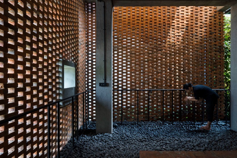 Berita Properti Terpopuler Tren Desain Mushola Outdoor Hingga Mitos Rumah Indonesia