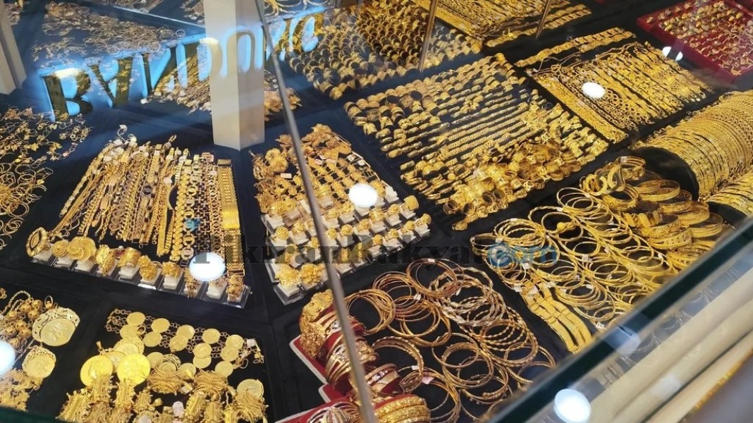 Harga Emas Perhiasan Naik Tipis, Investor Disarankan Pantau Tren Karat Tertentu