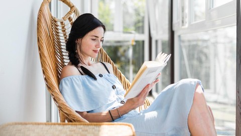 7 Tanda Kenyamanan dalam Kesendirian yang Justru Menumbuhkan Kekuatan Batin Seseorang