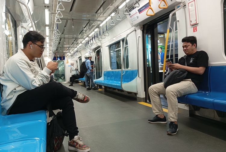 Gubernur DKI Jakarta Targetkan Peningkatan Pengguna Transportasi Umum 5 Persen Hingga 10 Persen Setiap Tahun