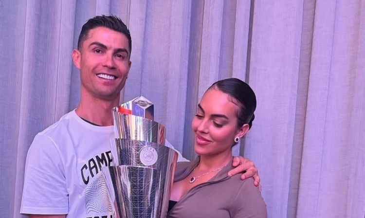 Ronaldo dan Georgina Umumkan Pertunangan