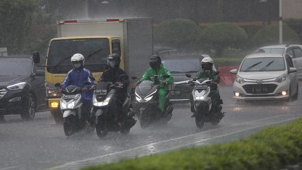 Prakiraan Cuaca BMKG Makassar di Sulawesi Selatan: Hujan Seharian di Wajo, Berawan di Selayar