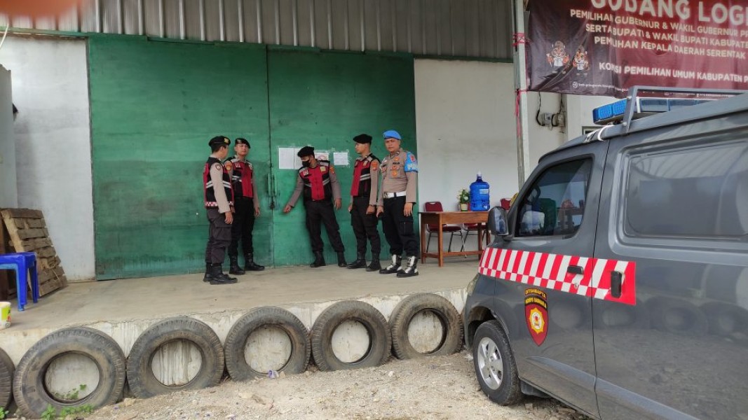 Pengamanan Ketat Logistik Pilkada di Pringsewu: Aparat Siaga Pastikan Keamanan