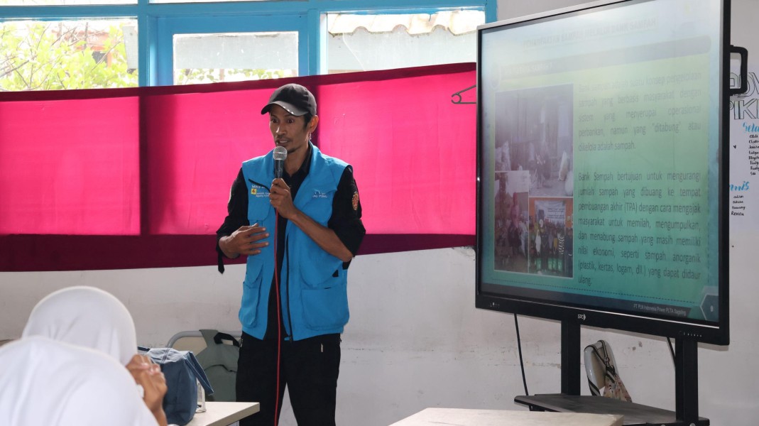 PLN Indonesia Power UBP Saguling Ajak Siswa di Bandung Barat Kelola Sampah Melalui Program Waste Go To School