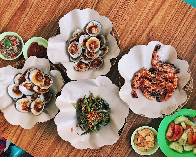 3 Restoran Seafood Terenak di Bali dengan Pemandangan Pantai untuk Libur Akhir Tahun
