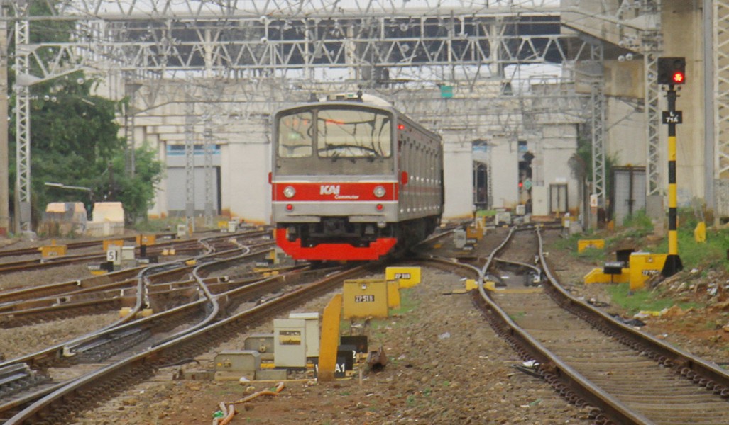 KAI Commuter Cek Gangguan KRL Tanah Abang–Rangkasbitung di Kebayoran