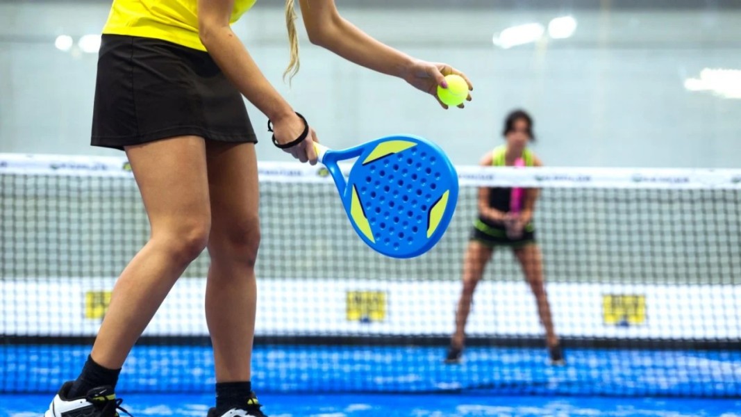 Tips Penting Agar Pemula Bisa Bermain Padel Tanpa Risiko Cedera