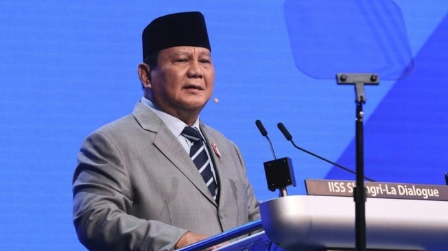 Kesedihan Prabowo Subianto: Momen Mengharukan di Hadapan Jenderal TNI Purnawirawan Kemal Idris