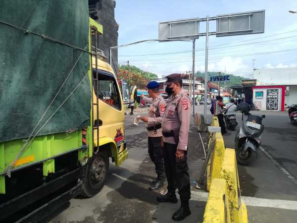 Polisi Perairan Karangasem Tingkatkan Pengamanan Pelabuhan Padangbai, Jaga Keamanan Arus Penyeberangan