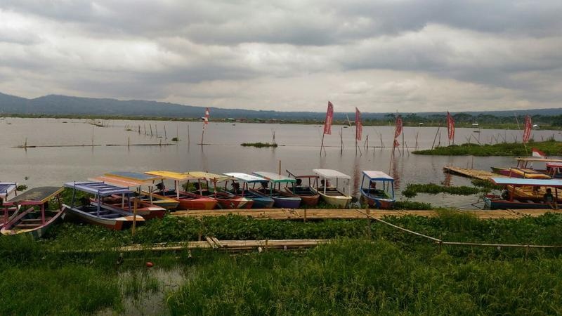 12 Tempat Makan Terbaik Dekat Danau Rawa Pening 2025