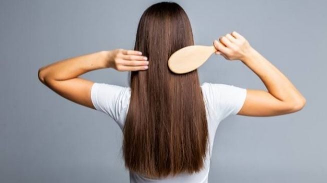 5 Cara Alami Memanjangkan Rambut Lebih Cepat dan Sehat