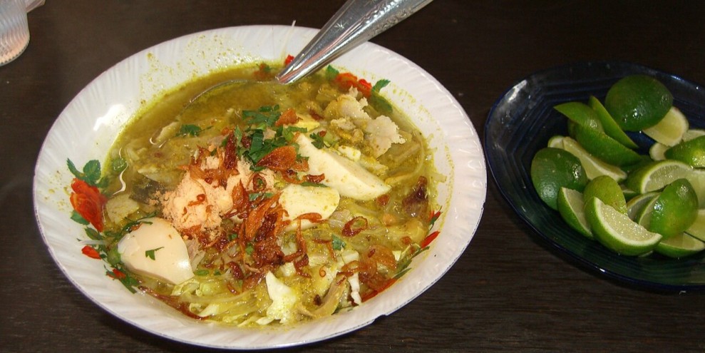 Rekomendasi Kuliner Jakarta: Soto Ambengan dengan Isian Komplet dan Kesegaran Maksimal