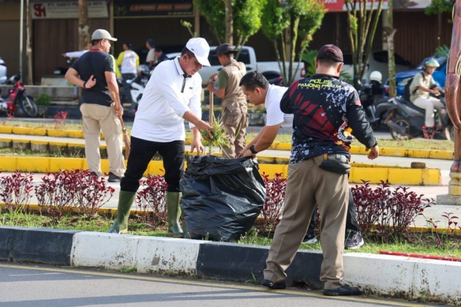Gubernur Ansar Imbau Pemilik Properti Ikut Jaga Kebersihan Lingkungan