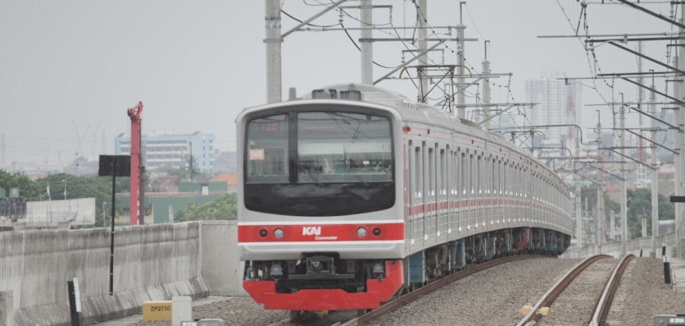 KRL Alternatif Transportasi Kota yang Ramah Lingkungan