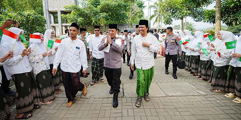 Kapolri Prioritaskan Rekrutmen Santri Jadi Polisi untuk Kuatkan Karakter Aparat Penegak Hukum