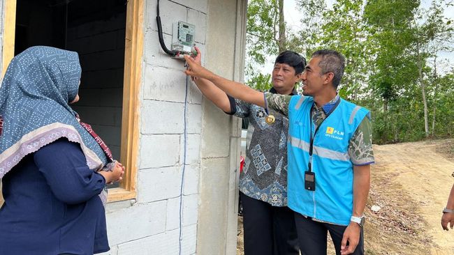 1.000 Sambungan Listrik Gratis Bantu Warga Jateng Nikmati Akses Energi Mandiri