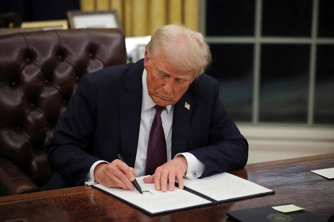 Donald Trump Tandatangani Tindakan Eksekutif Terkait Crypto dan AI