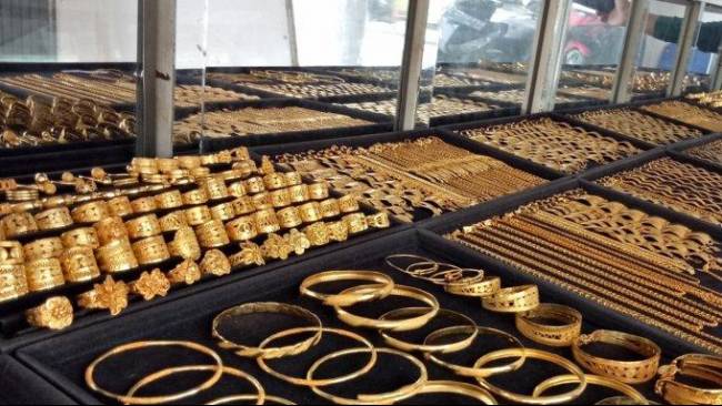 Harga Emas Perhiasan Hari Ini Tembus Rp2.145.000 per Gram, Pembeli Wajib Pantau Kenaikan
