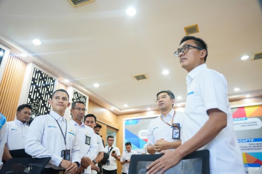 Jelang Idul Adha, Wamen BUMN Pastikan Kesiapan SPKLU PLN di Surakarta