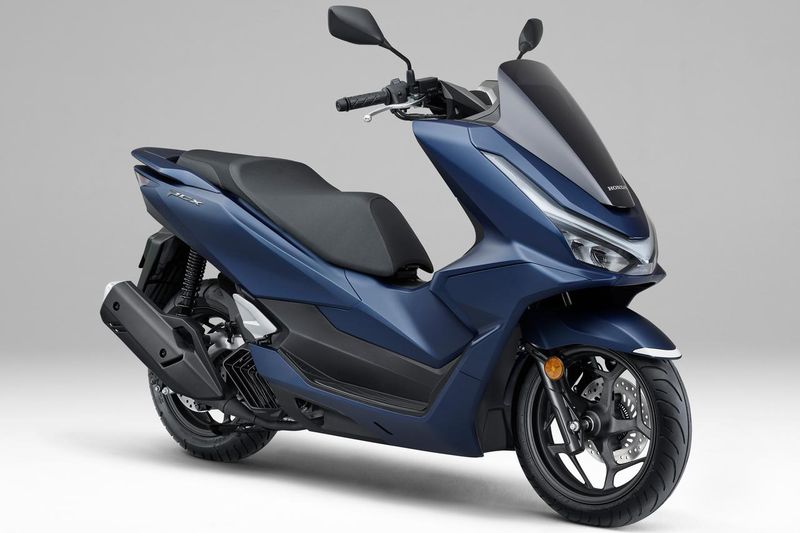 Honda Resmi Luncurkan New PCX 125 2025 di Jepang, Tampil Mewah dengan Warna Biru Metalik
