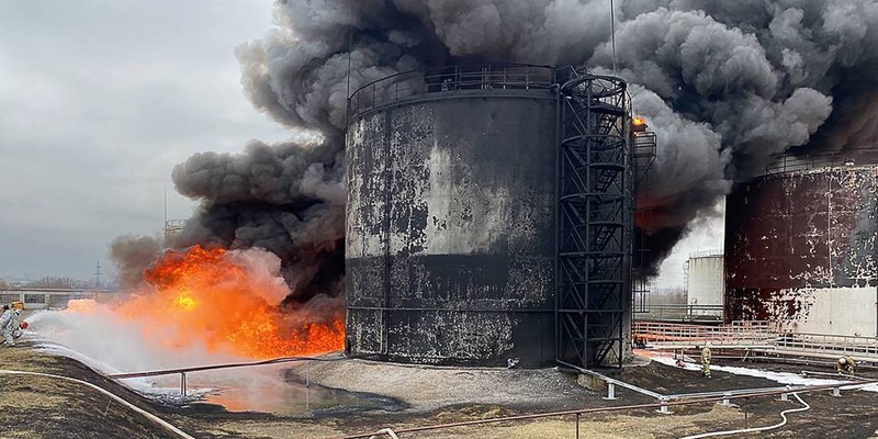 Serangan Drone Ukraina Guncang Rusia: Kilang Minyak di Ryazan Terbakar