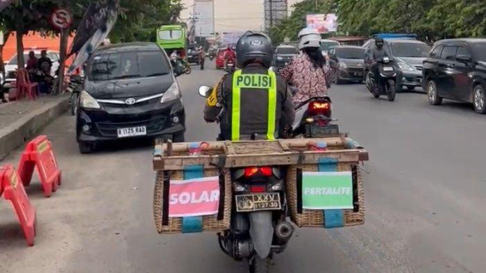 Polres Lampung Tengah Sediakan Layanan BBM Keliling Gratis Bagi Pemudik yang Kehabisan Bensin di Jalinsum