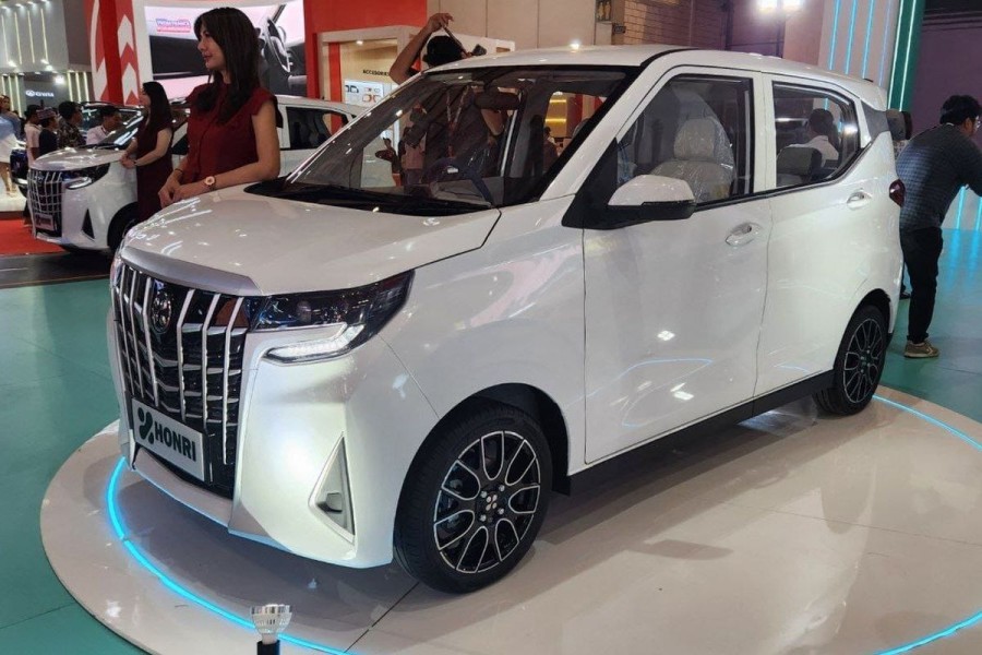 PLN Tawarkan Promo Menarik EV Deals di IIMS 2025: Beli Kendaraan Listrik Berhadiah E Voucher Hingga Rp 2 Juta
