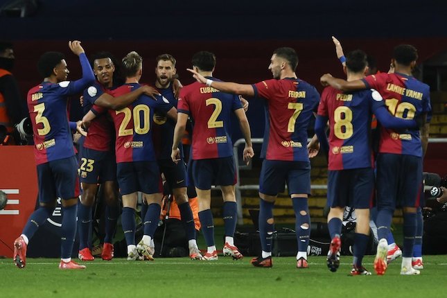 Hansi Flick Rayakan Ultahnya dengan Undang Skuad Barcelona: Wujud Harmoni di Tim