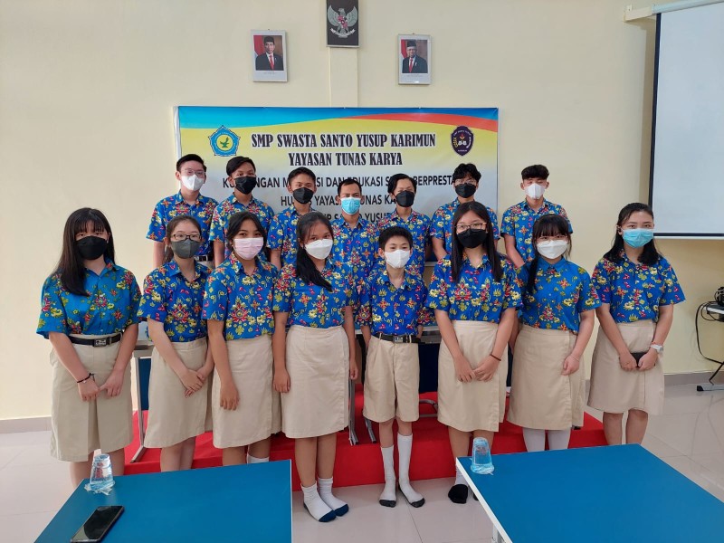 Penggunaan Gadget di SMP Santo Yusup Karimun, Pedang Bermata Dua untuk Siswa