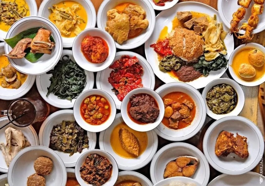 9 Rekomendasi Nasi Padang Terbaik di Surabaya Rasa Juara Favorit Keluarga