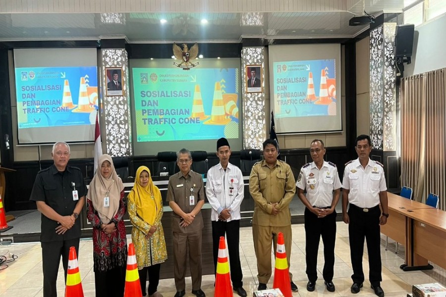 Dishub Sleman Bagi Kerucut Lalu Lintas Penyeberangan Sekolah