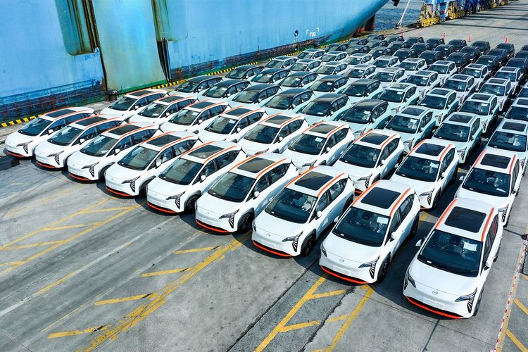 Gelombang Mobil Listrik Impor Guncang Industri Otomotif Nasional