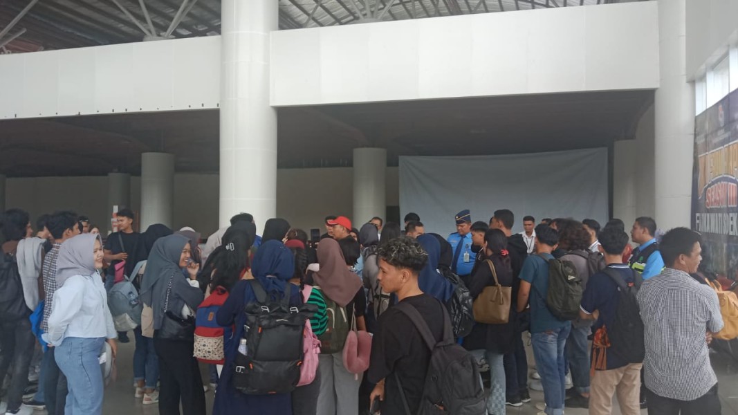 Mahasiswa Fakultas Hukum Unihaz Protes Dugaan Penipuan Tiket Penerbangan