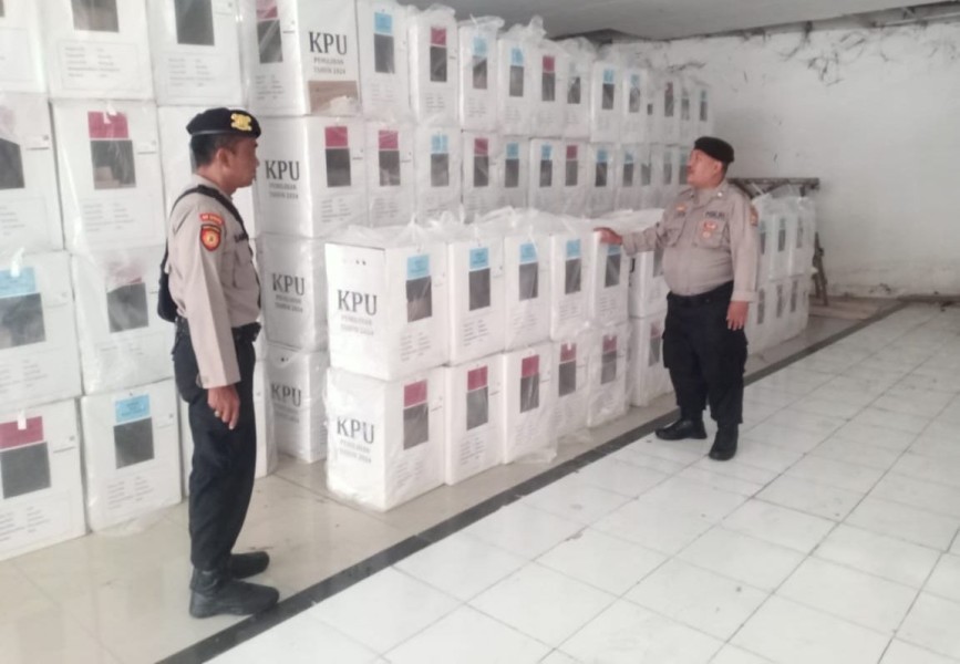 Polres Karangasem Perketat Pengamanan Gudang Logistik Pilkada 2024 di Pertokoan Artasedana
