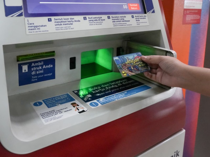 KAI Tambah Vending Machine untuk Isi Ulang KMT Secara Mandiri