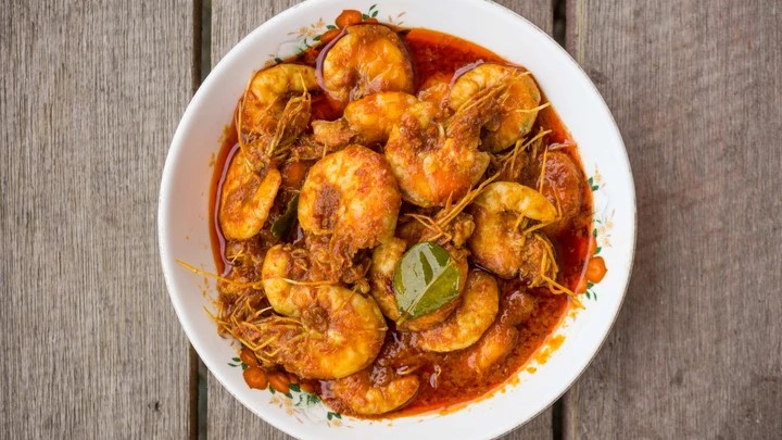 6 Variasi Resep Udang Saus Padang Lezat, Empuk, dan Penuh Rempah Autentik