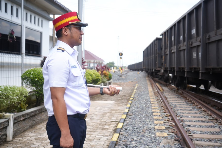 KAI Perkuat Komitmen Keselamatan Transportasi Rel Nasional Lewat Sertifikasi Petugas Operasional
