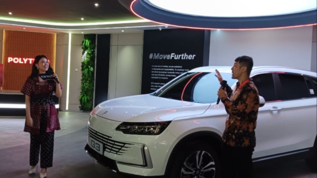 Showroom Mobil Listrik Polytron Hadir di Surabaya