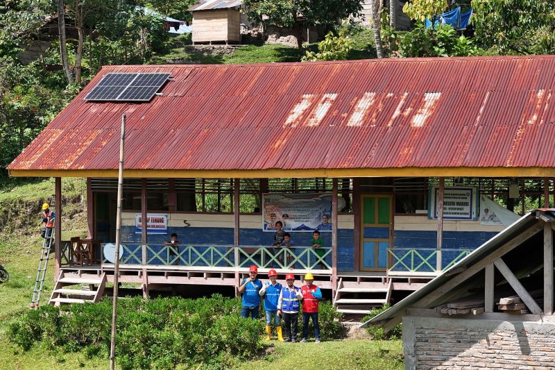 Listrik Terang di Desa Kalamba Berkat SuperSun