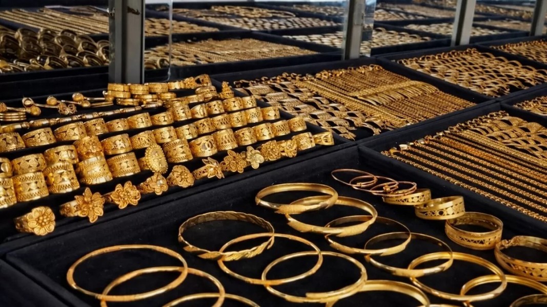 Update Lengkap Harga Emas Perhiasan Hari Ini 19 Februari 2026, Turun Rp 35.000 per Gram