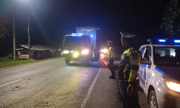 Satlantas Polres Batu Bara Gelar Patroli Blue Light untuk Ciptakan Kamseltibcarlantas yang Aman dan Kondusif