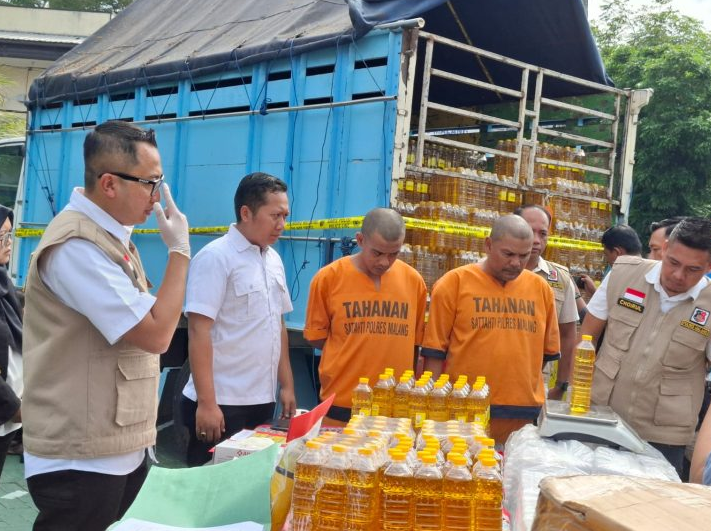Polisi Gerebek Pabrik Minyak Goreng di Sukaraja: Minim Kuota dan Label Palsu